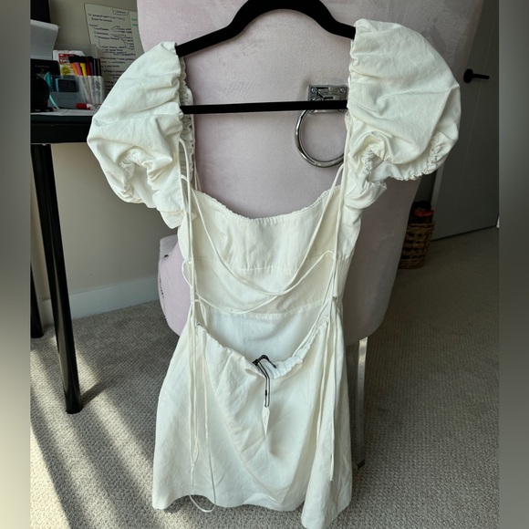 Tie Back linen White Mini Dress - Picture 2 of 2